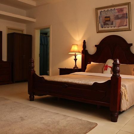 Embassy Suites Hotel Monrovia Exterior foto