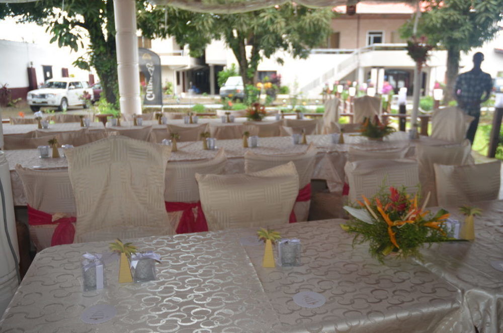 Embassy Suites Hotel Monrovia Exterior foto