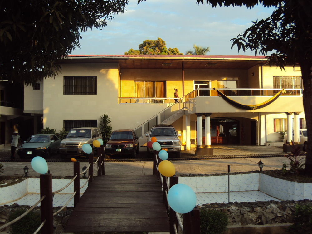 Embassy Suites Hotel Monrovia Exterior foto