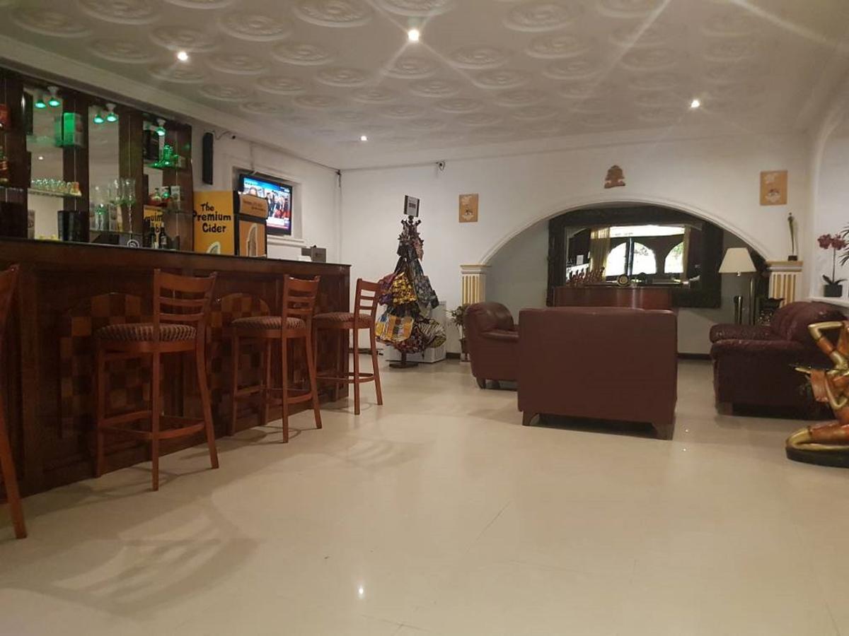Embassy Suites Hotel Monrovia Exterior foto