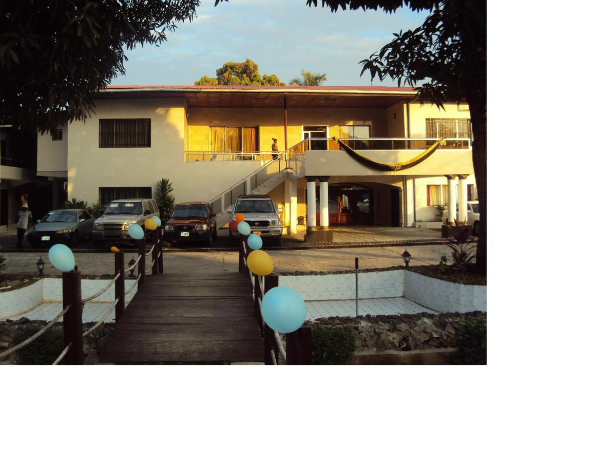 Embassy Suites Hotel Monrovia Exterior foto